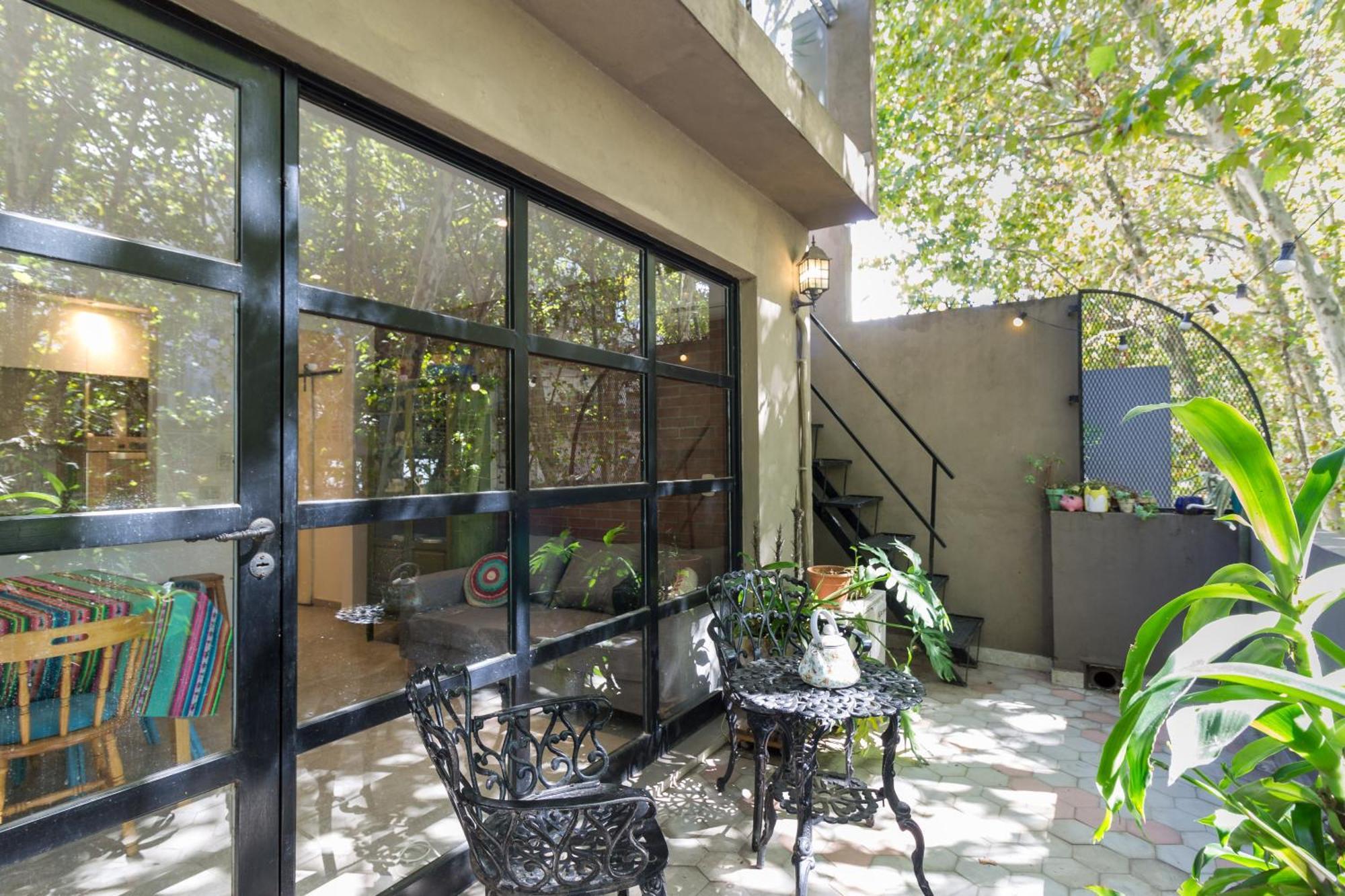 Apartamento Con Terraza Y Plantas