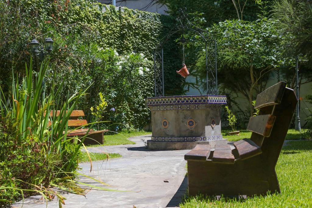 Entis Residencia Universitaria Guest house 2*