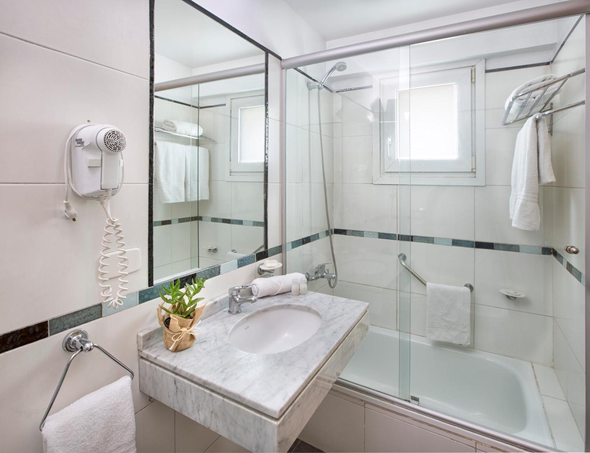 Hotel Embajador 3*