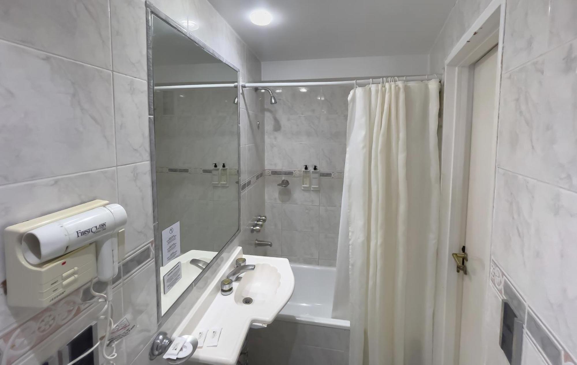 Hotel Reconquista Plaza 3*