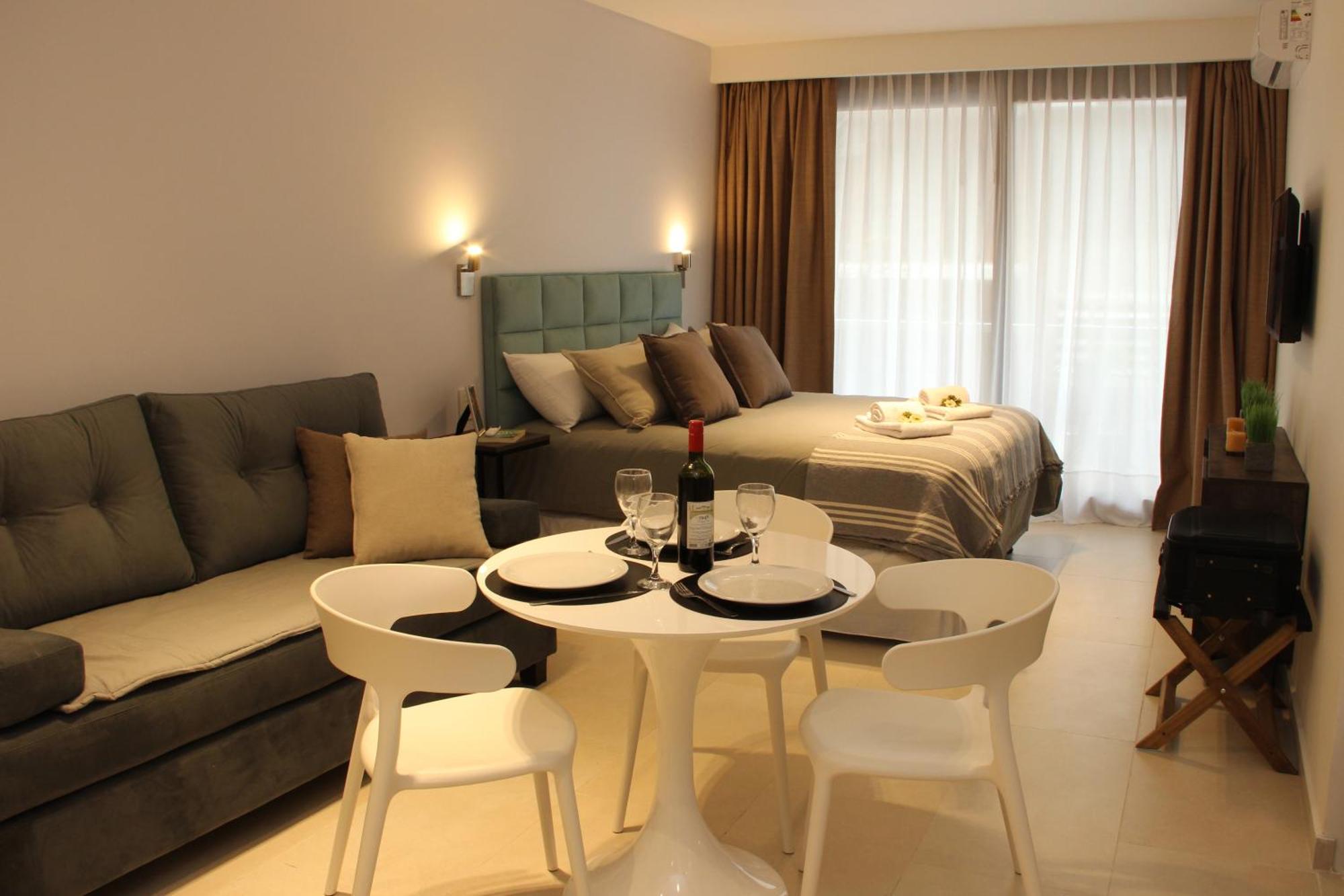 In House Ba - College Aparthotel *