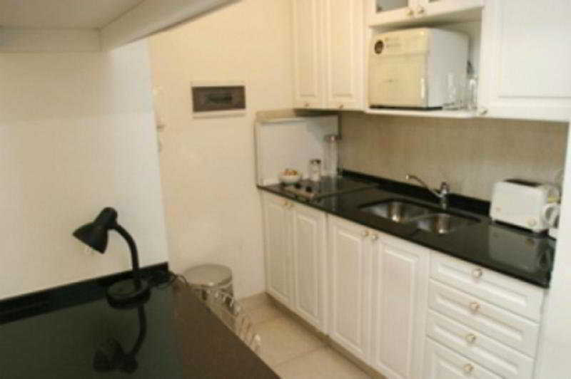 Hotel Premier Arenales Suites Buenos Aires