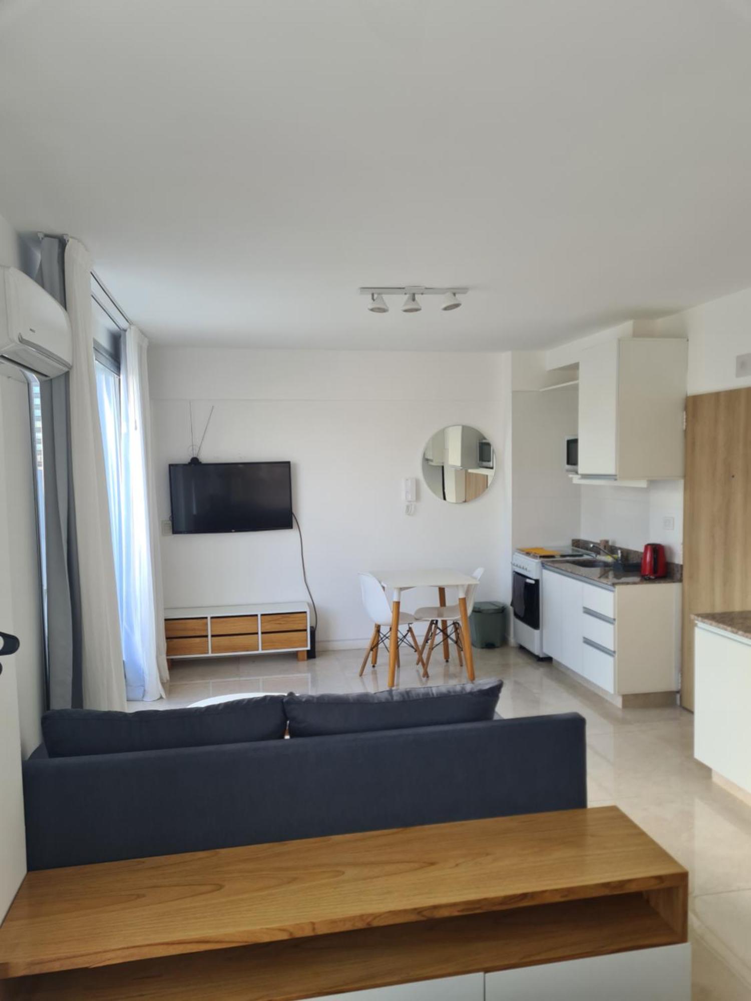 Departamento Amplio Piso Alto Balcon Muy Luminoso En San Telmo 93 * Buenos Aires