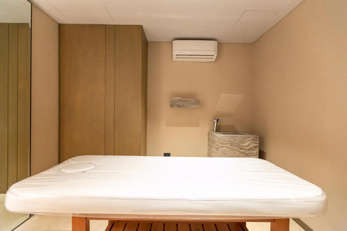 Estudio Deco Armani Recoleta Apartment