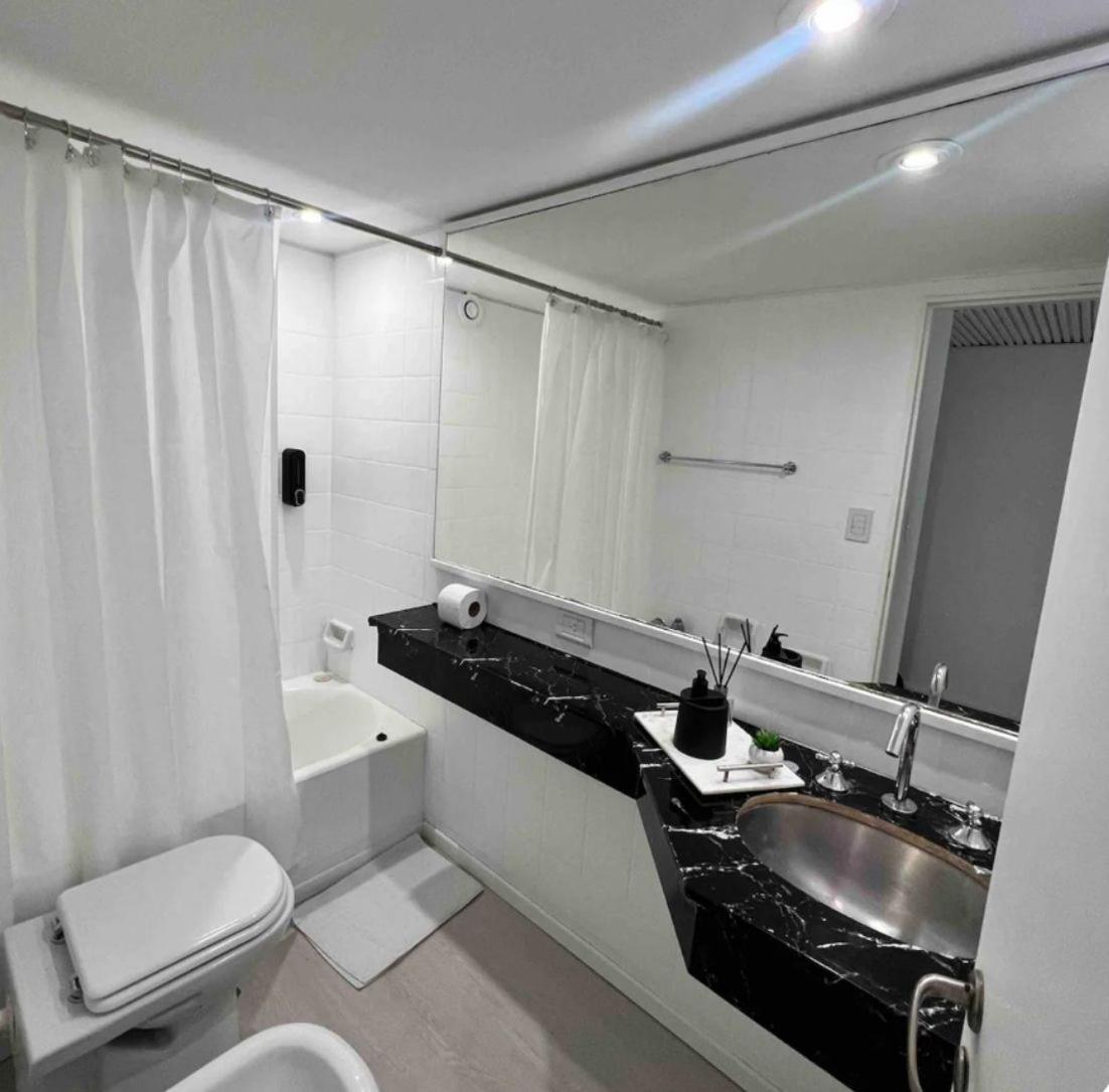 Black & White - Cerca Del Obelisco Apartment *