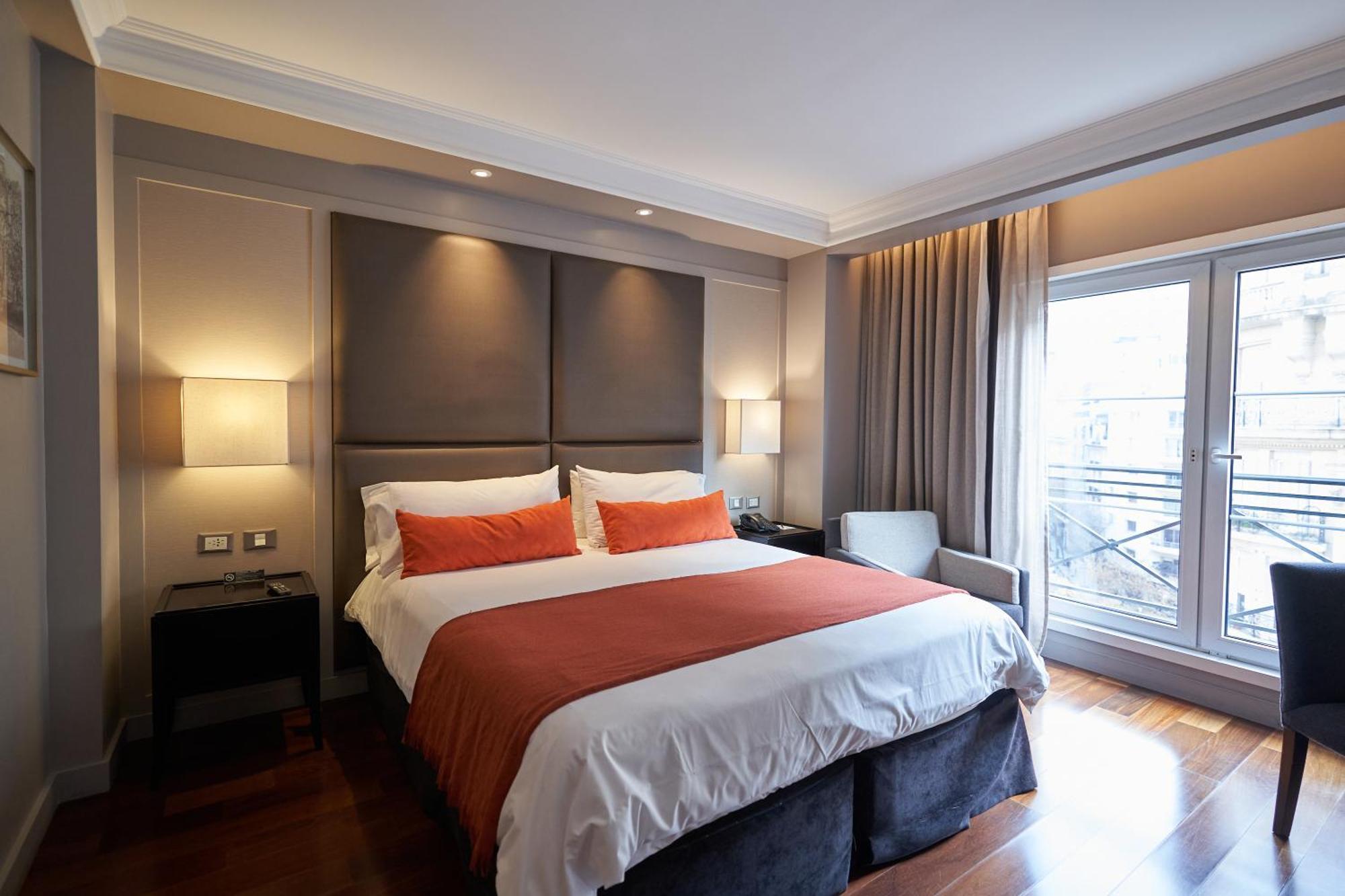 Carles Hotel 4*