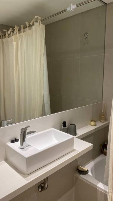 Mono En Palermo Hollywood Gym Laundry Jacuzzi 100mts Mercado De Pulgas