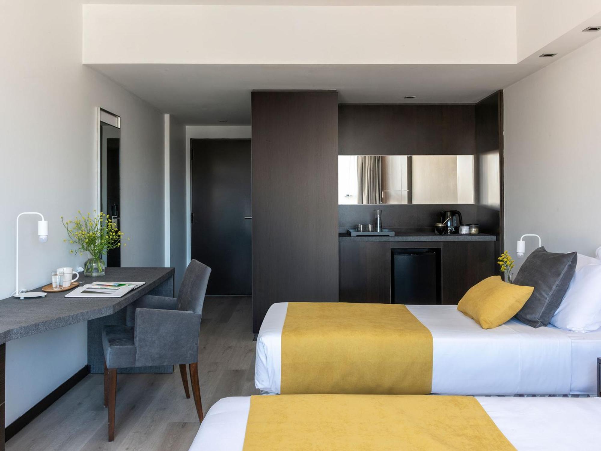 Hotel Htl Baires