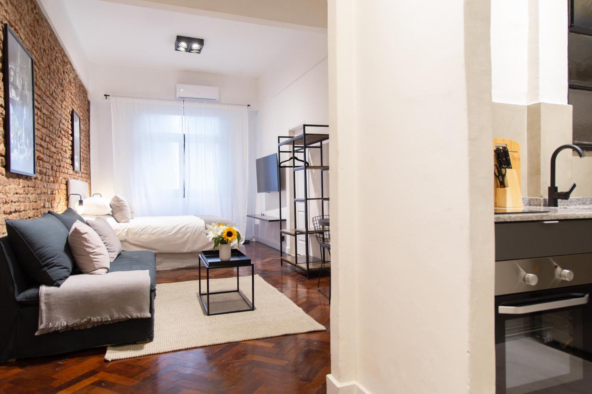 Loft Style Beautiful Studio Apartment *