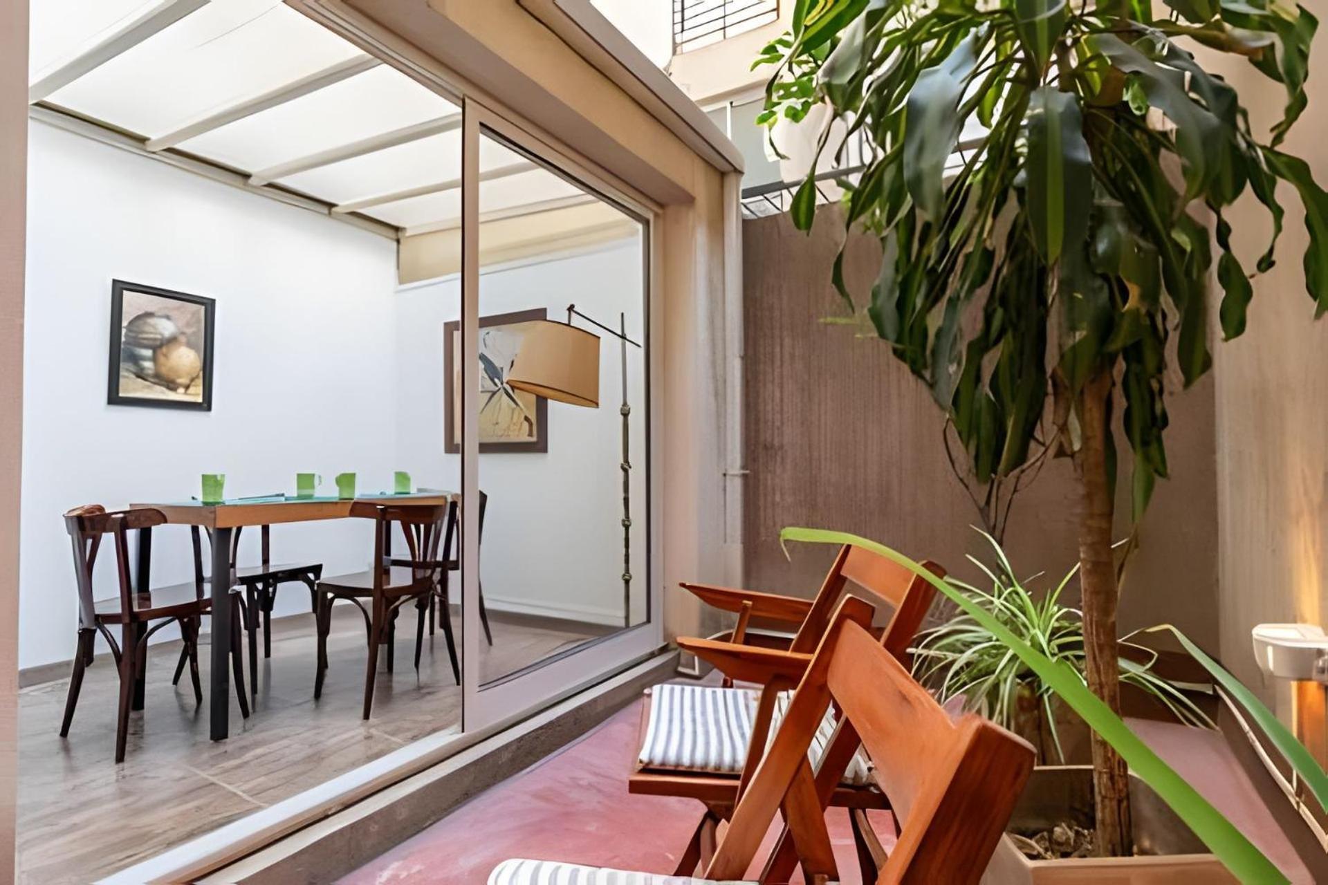 Espacioso Departamento Con Cochera En Recoleta Buenos Aires