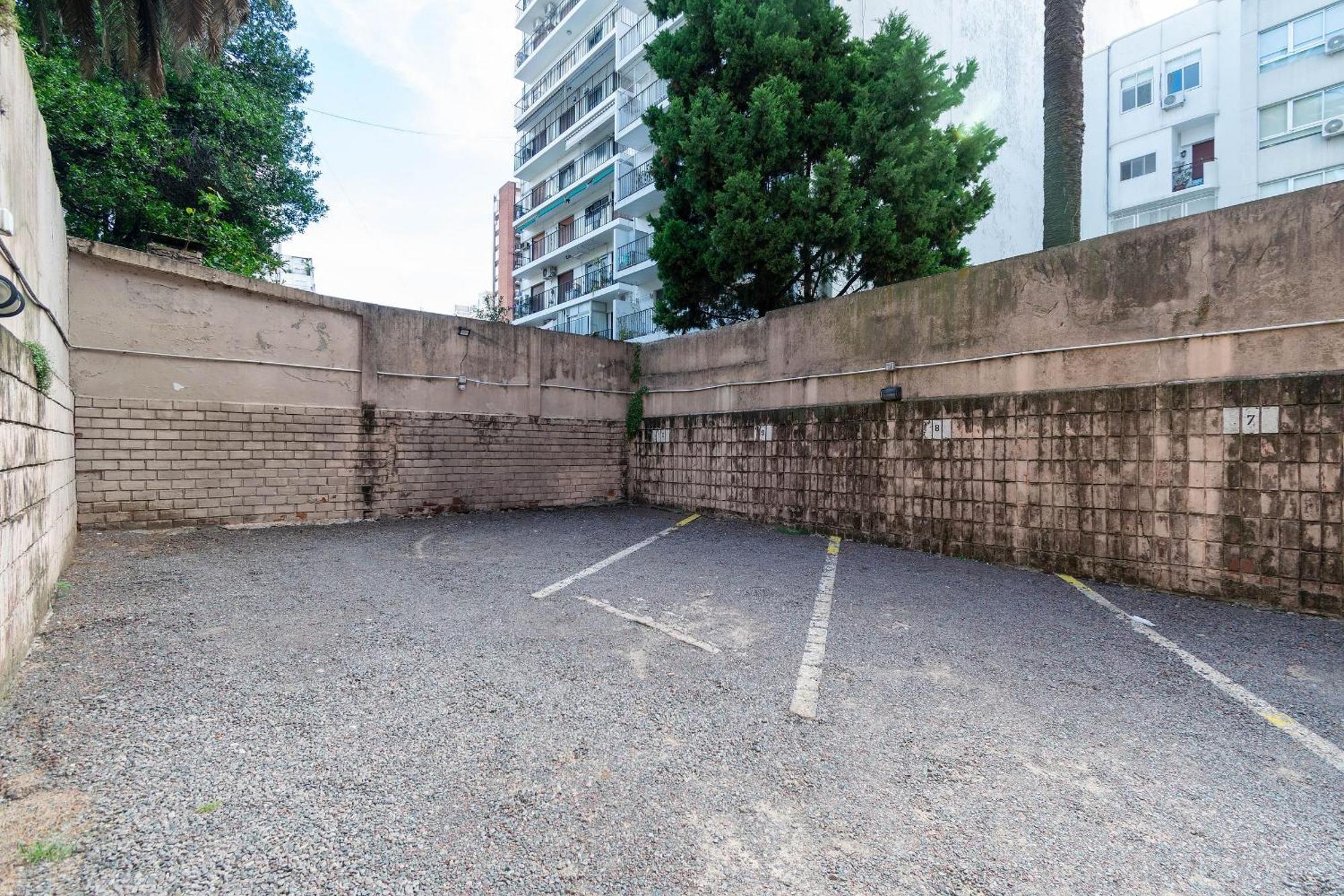Espacioso Departamento Con Cochera En Recoleta * Buenos Aires