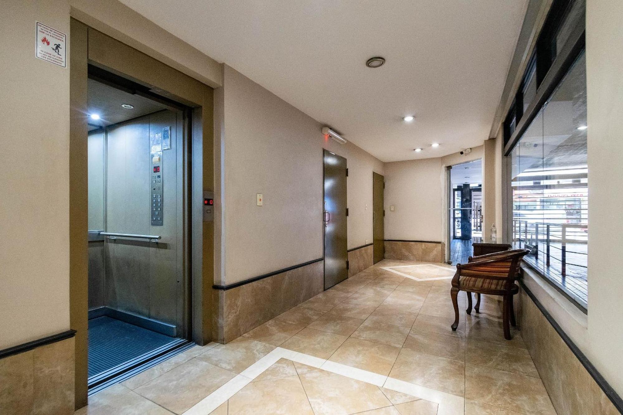Espacioso Departamento Con Cochera En Recoleta Buenos Aires