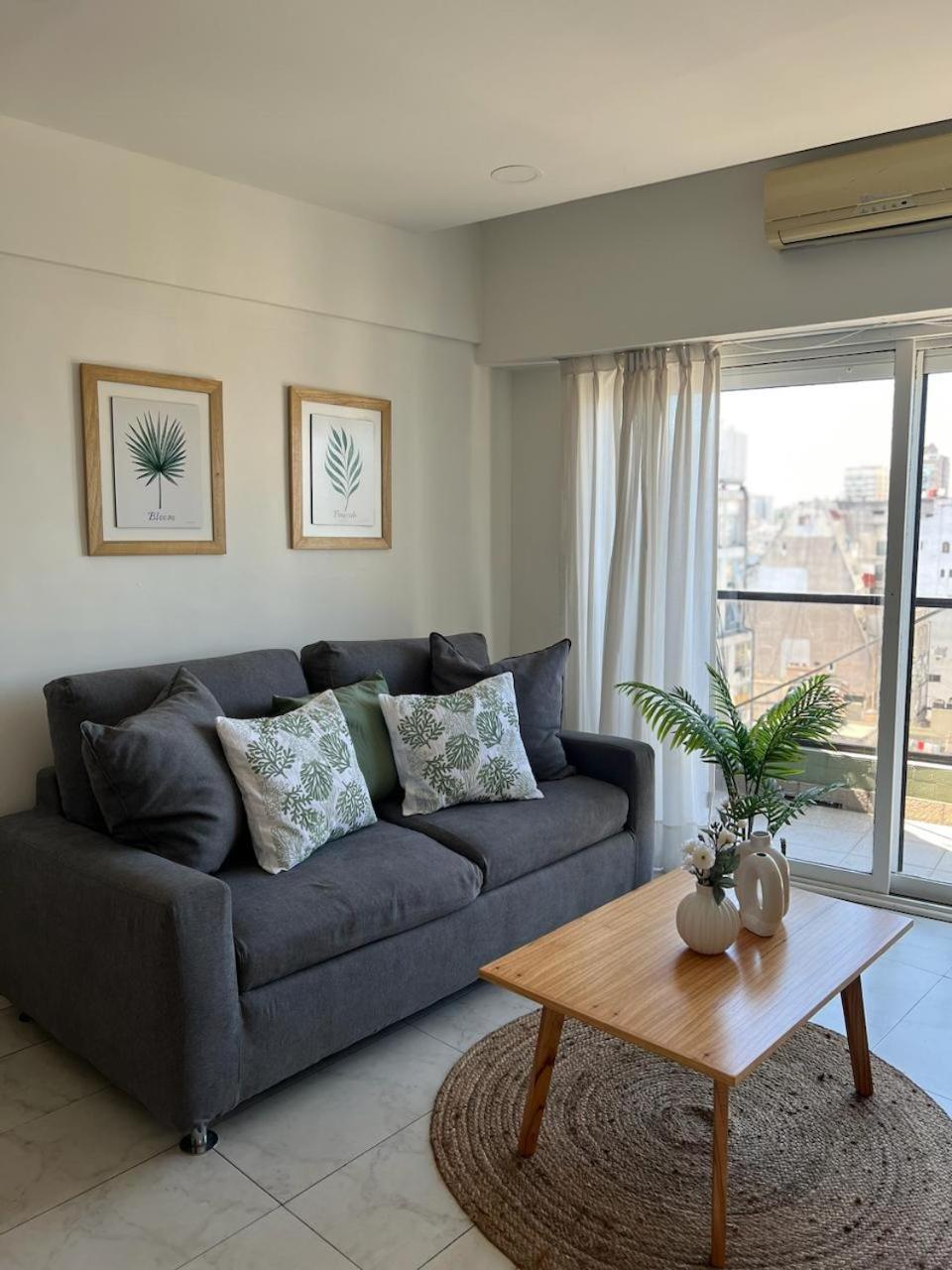 En Av Callao Y Santa Fe Apartamento