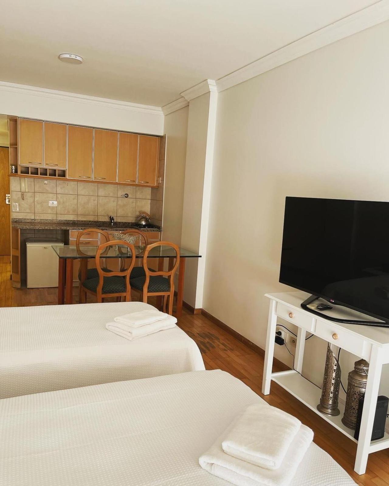 Comodo Ambiente Con Balcon En Recoleta * Buenos Aires