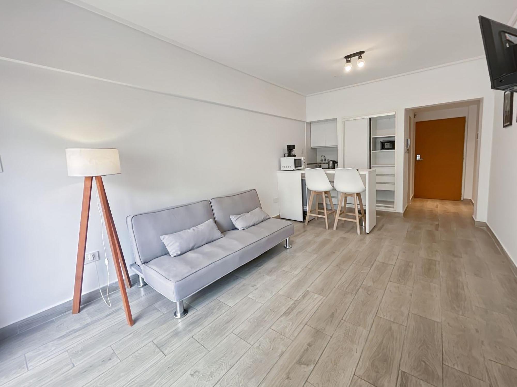 Modern With Amenities In The Heart Of The Saenz Pena -u4 Apartment