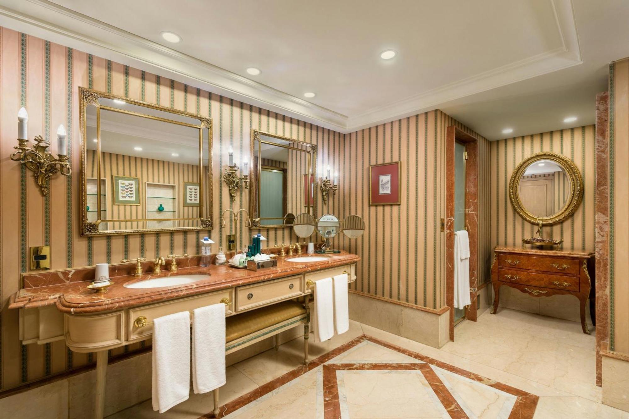 Hotel Park Tower, A Luxury Collection Hotel, 5*