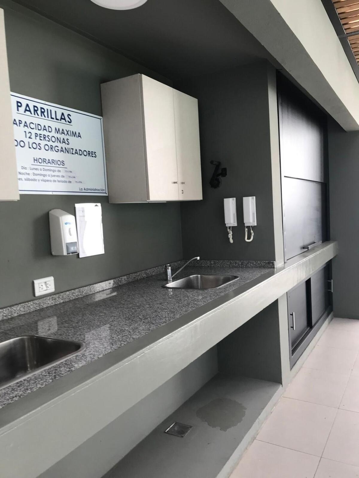 Crespo Con Amenities Apartment