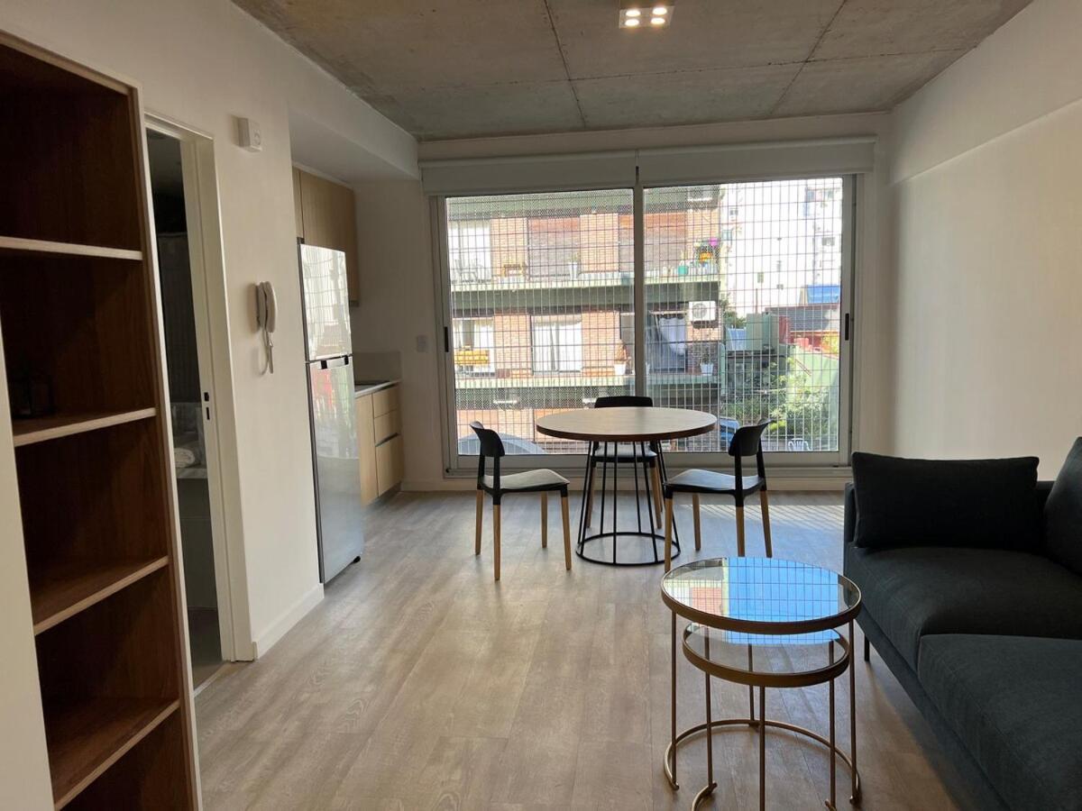 Palermo, Luminoso, Cerca De La Rural Y Subte, Wifi, 4b Apartment *