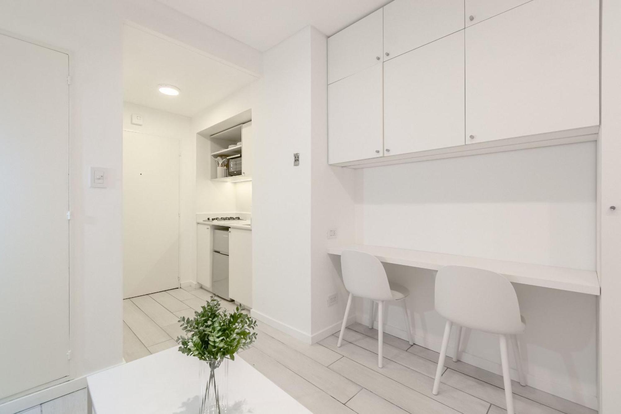 Estudio Moderno En Av. Libertador | Seguridad 24hs *