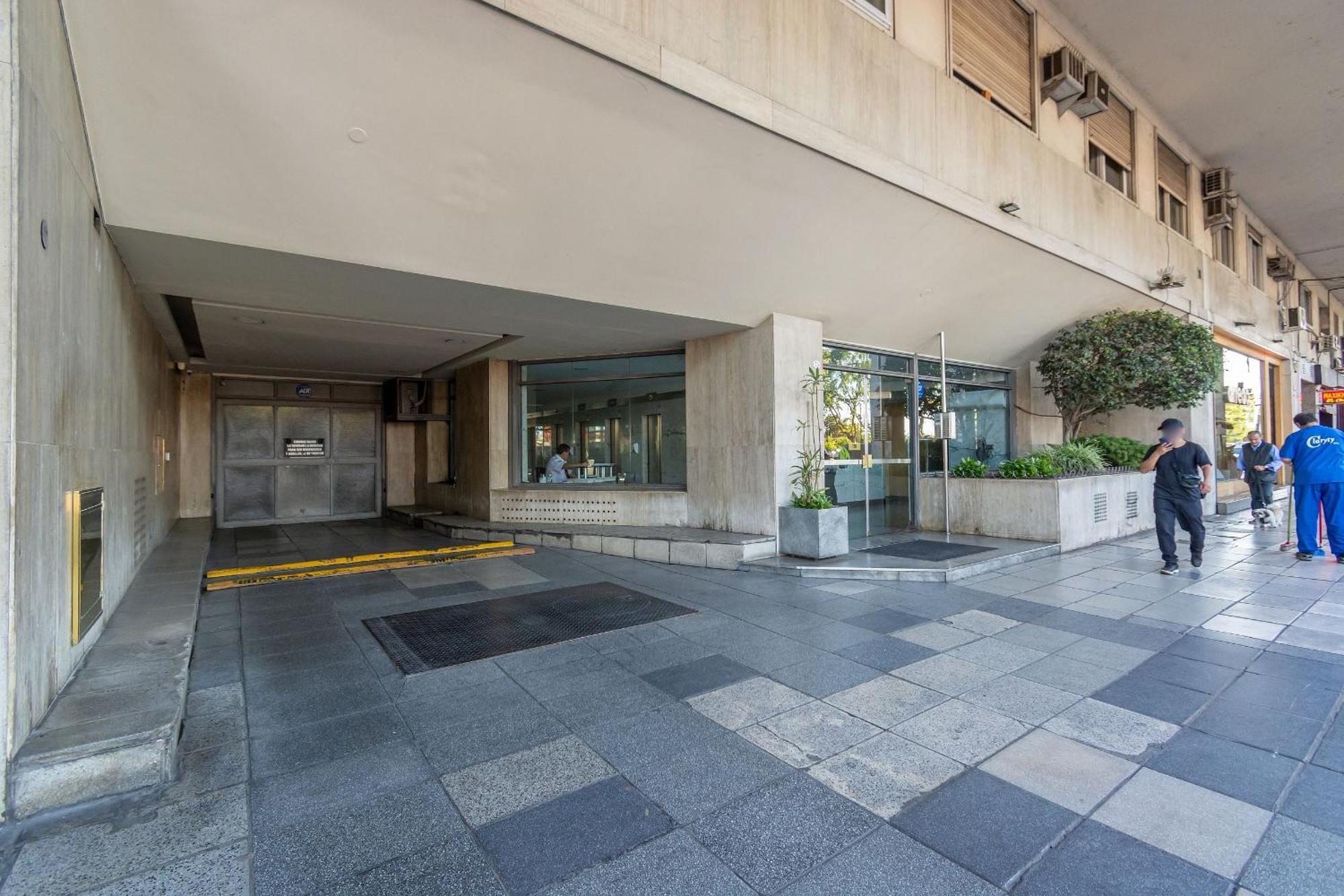 Estudio Moderno En Av. Libertador | Seguridad 24hs