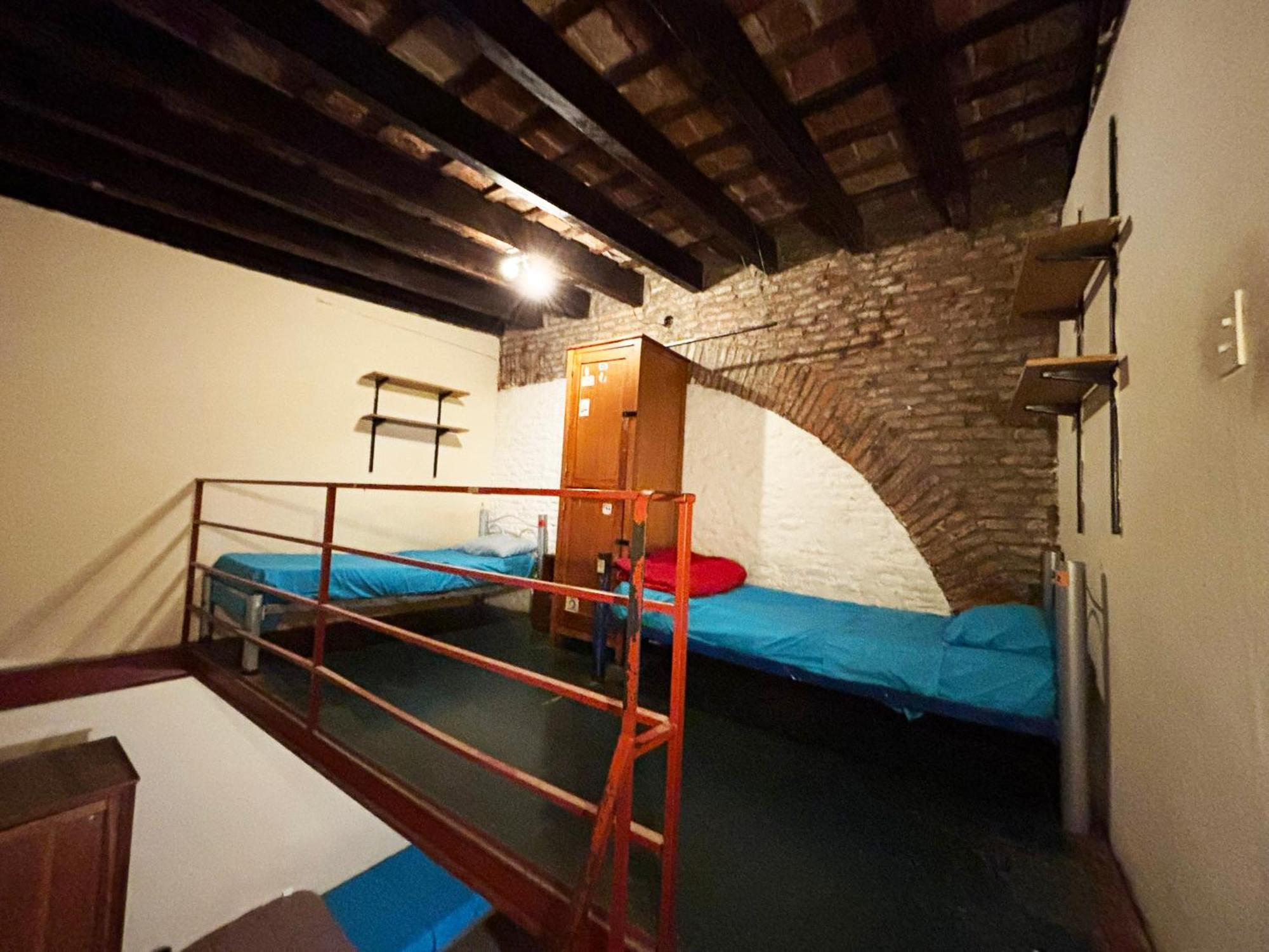 Hostel Granados
