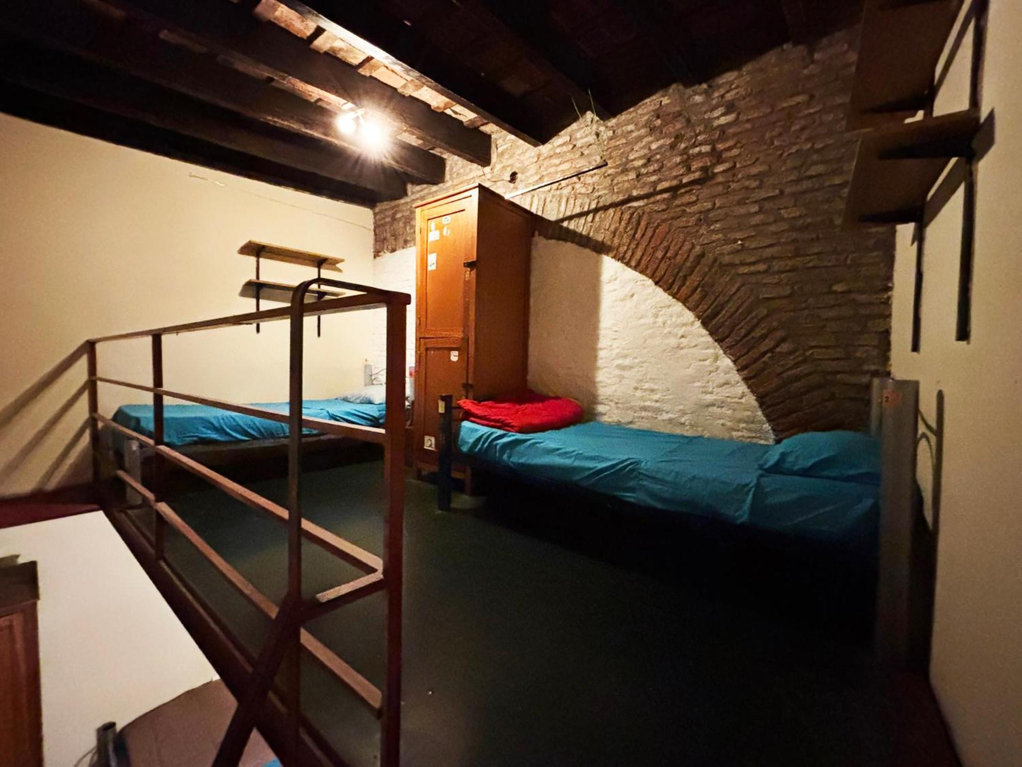 Granados Hostel *