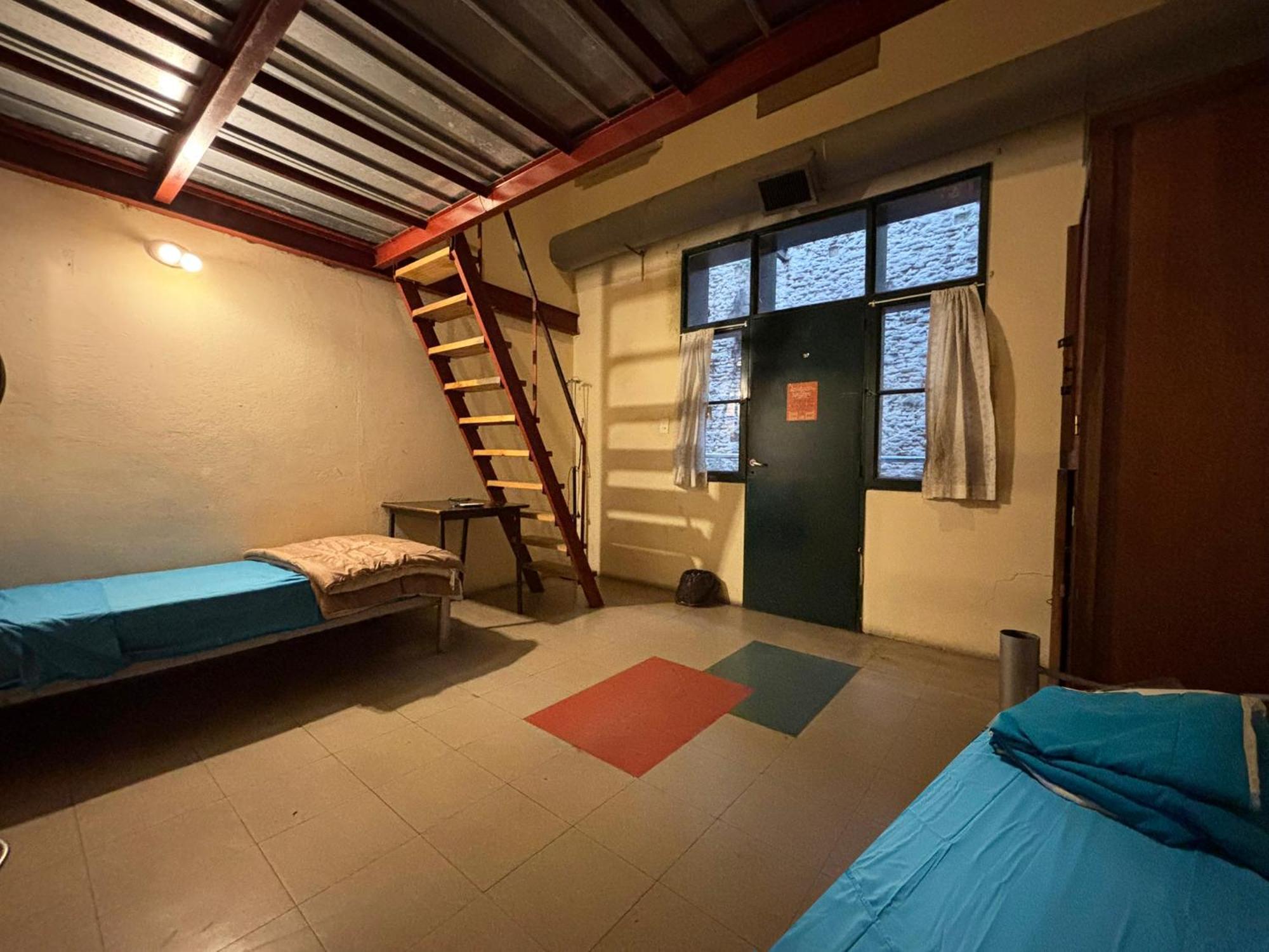 Hostel Granados *