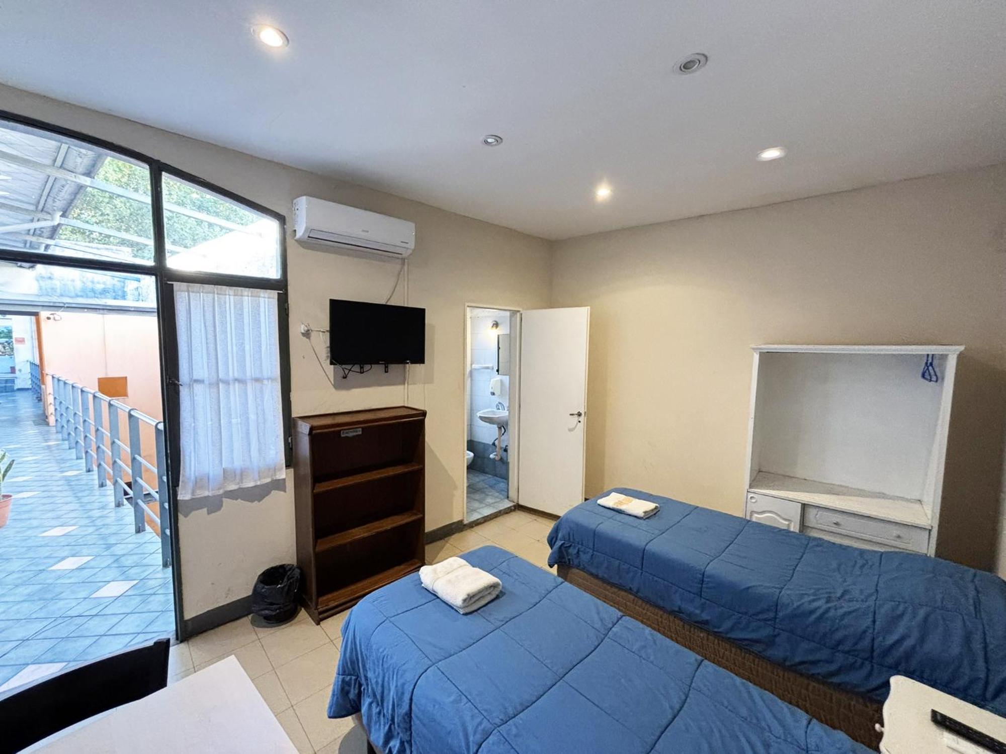 Hostel Granados *