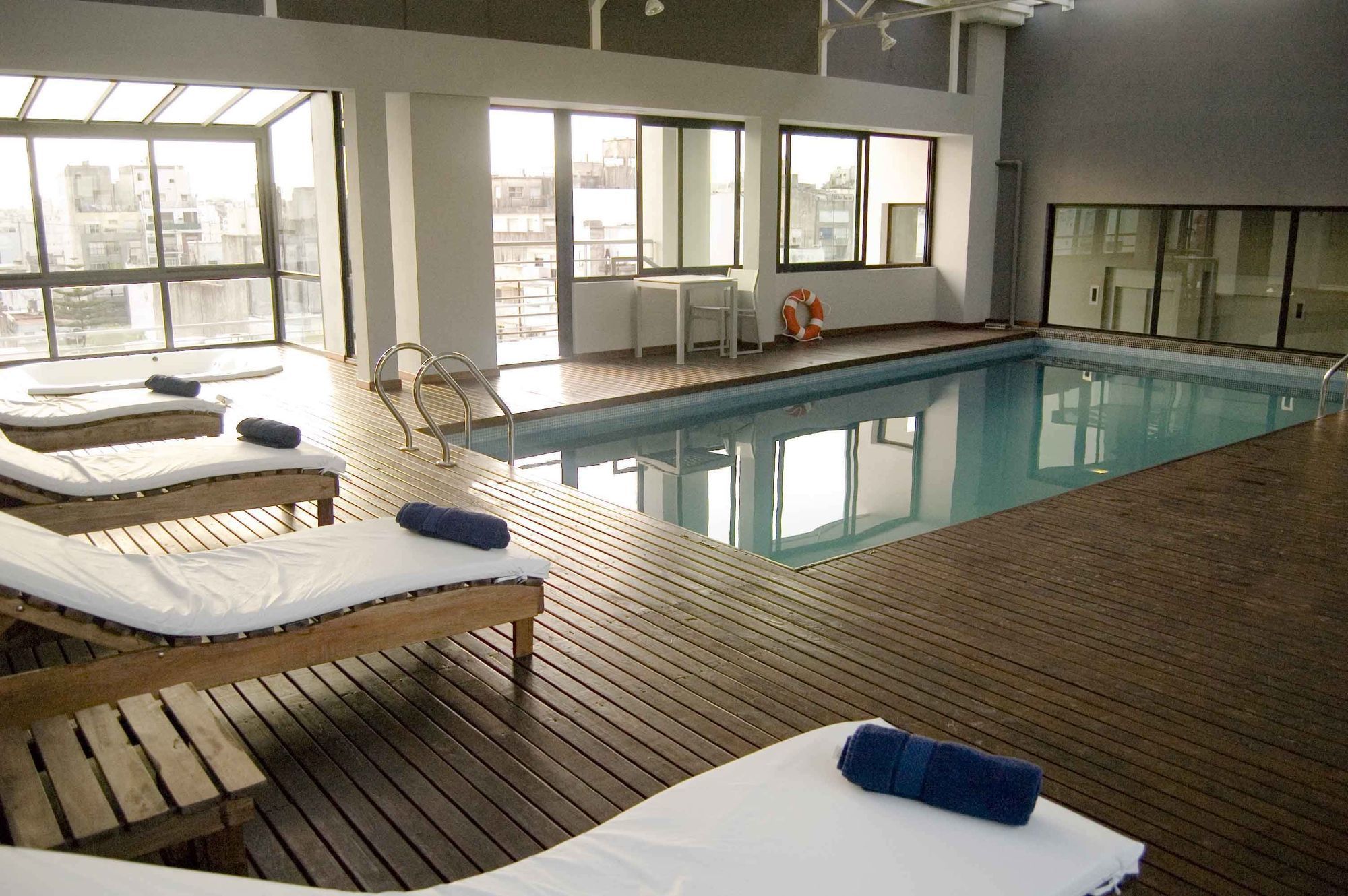 Aparthotel Monserrat