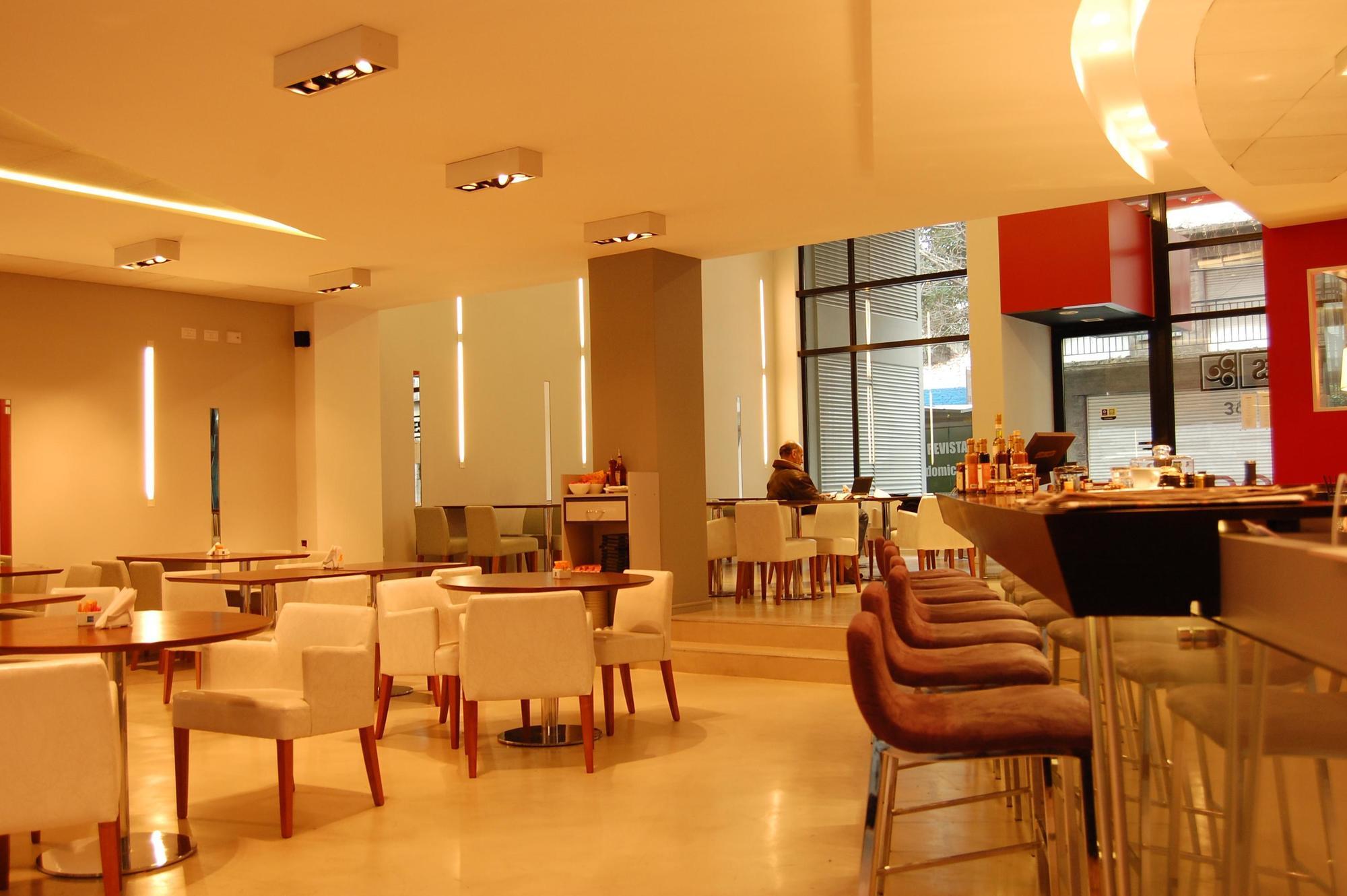 Aparthotel Monserrat 4*