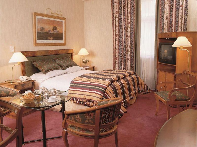 Mayflower Hotel