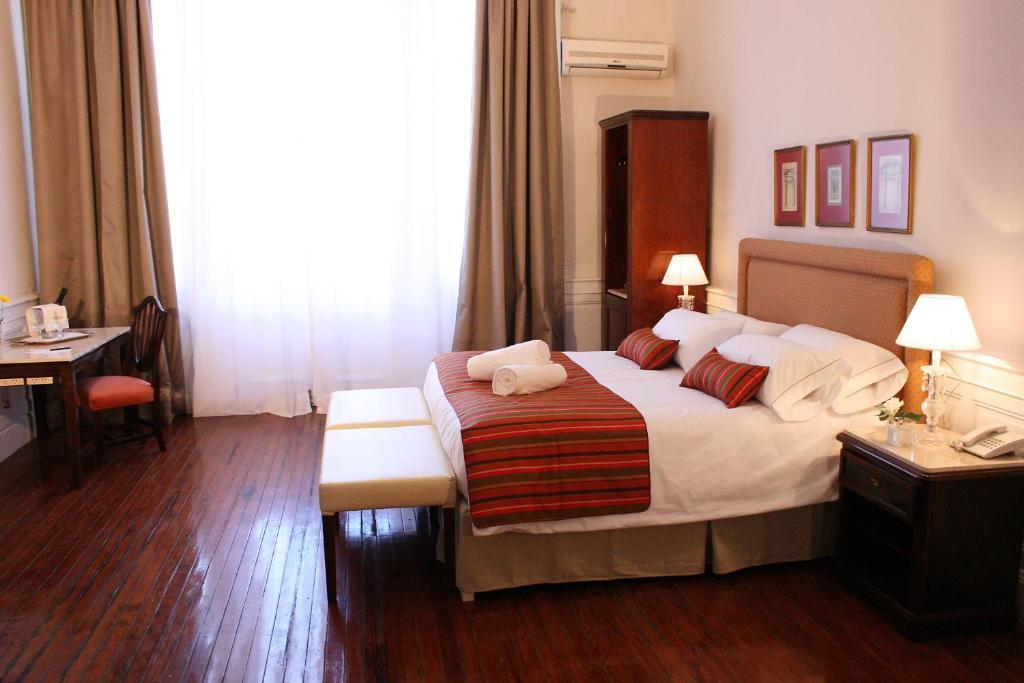 Hotel De La 3*