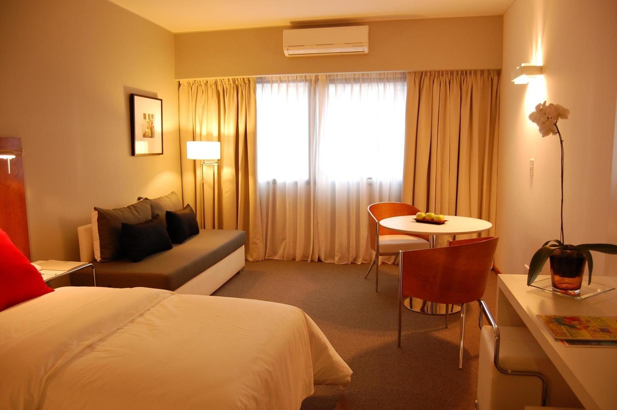 Aparthotel Monserrat