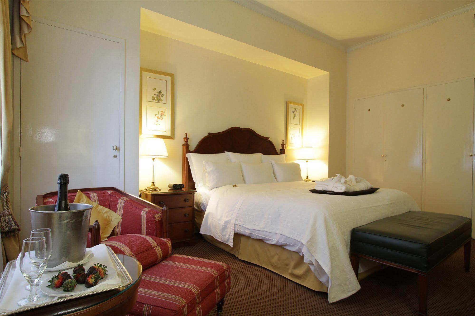 Plaza Hotel 5*