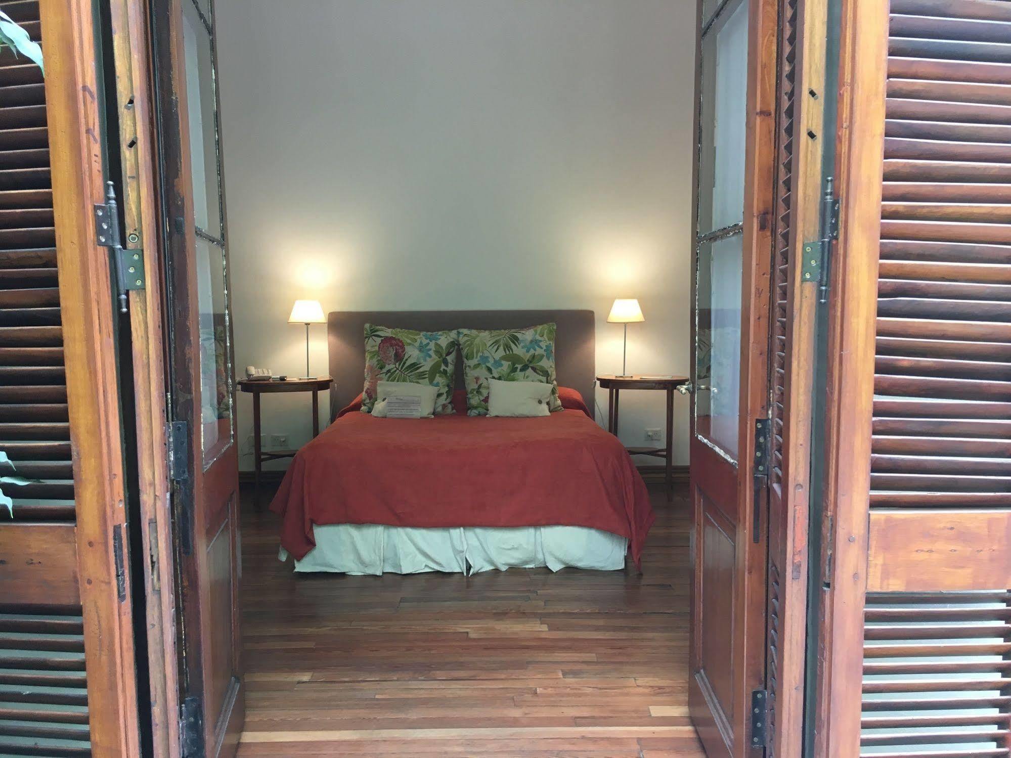 Cruce's Boutique 4*