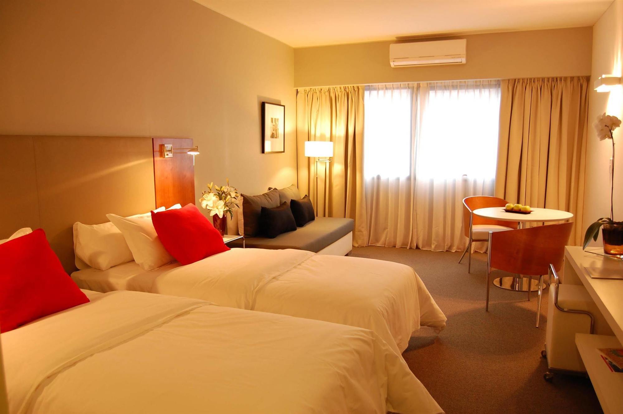 Aparthotel Monserrat