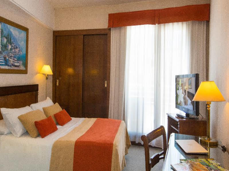 Reconquista Plaza Hotel 3*