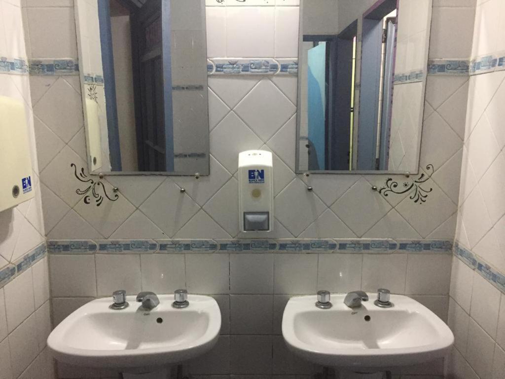 Hostal Urban 011 *