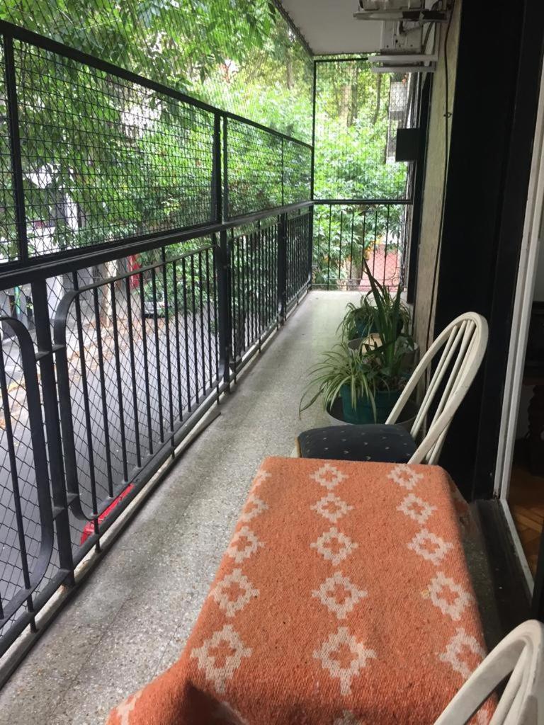 Apartamento Confortable Dpto ,100 M2, Cochera En El Edificio Gratis , Balcon Grande A La Calle, Cerca Movistar Arena *