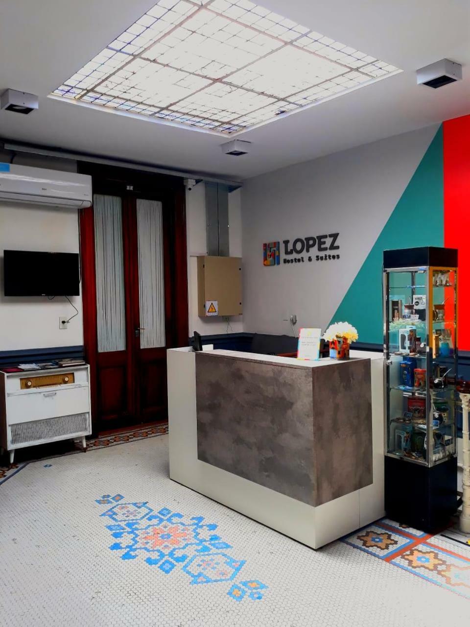 Hostel Lopez &