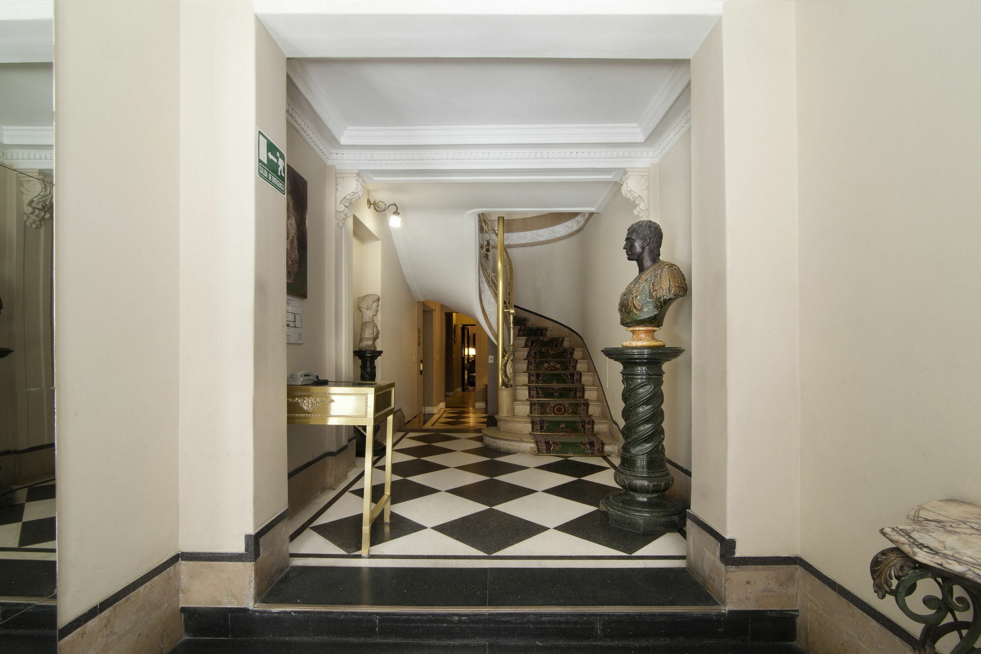 Leonardo Da Vinci Aparthotel