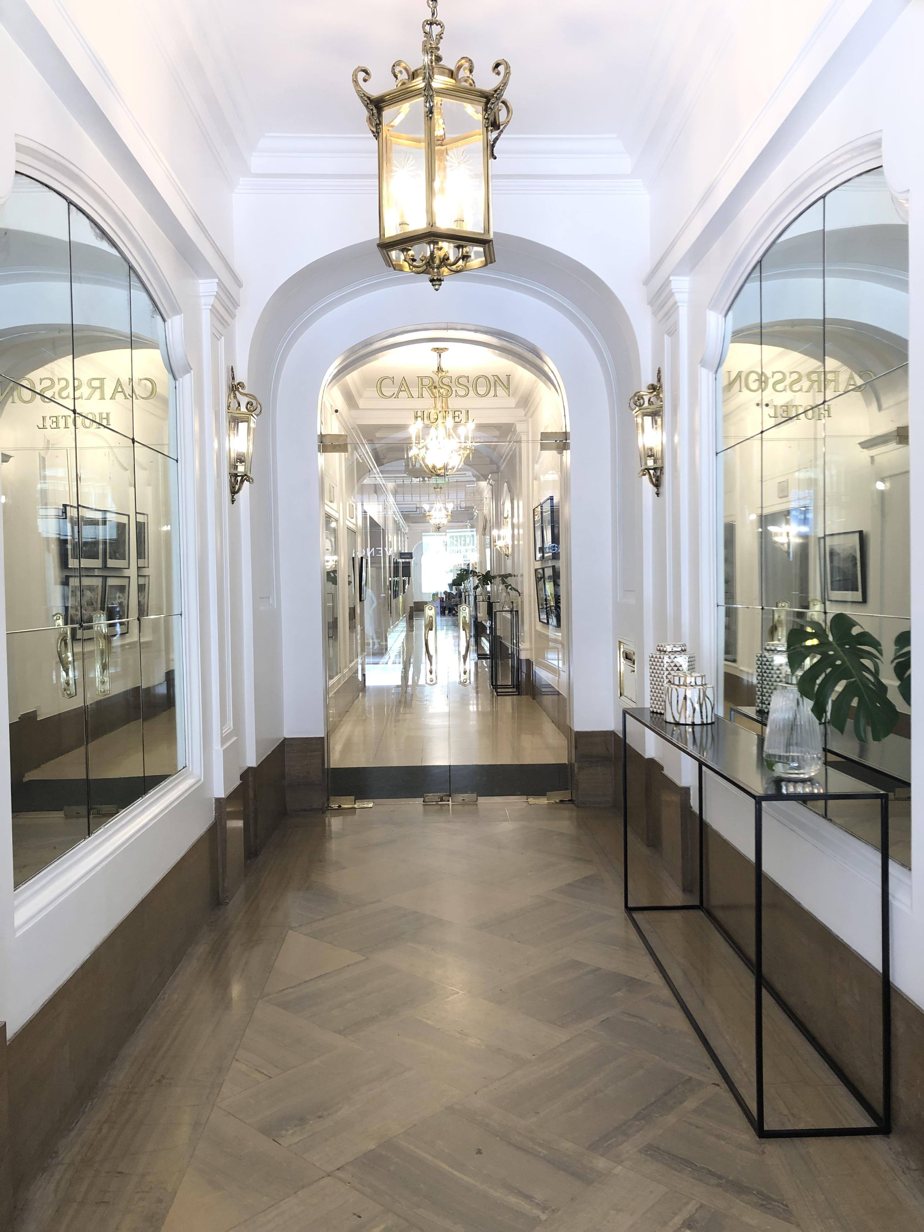 Carsson Downtown 4*