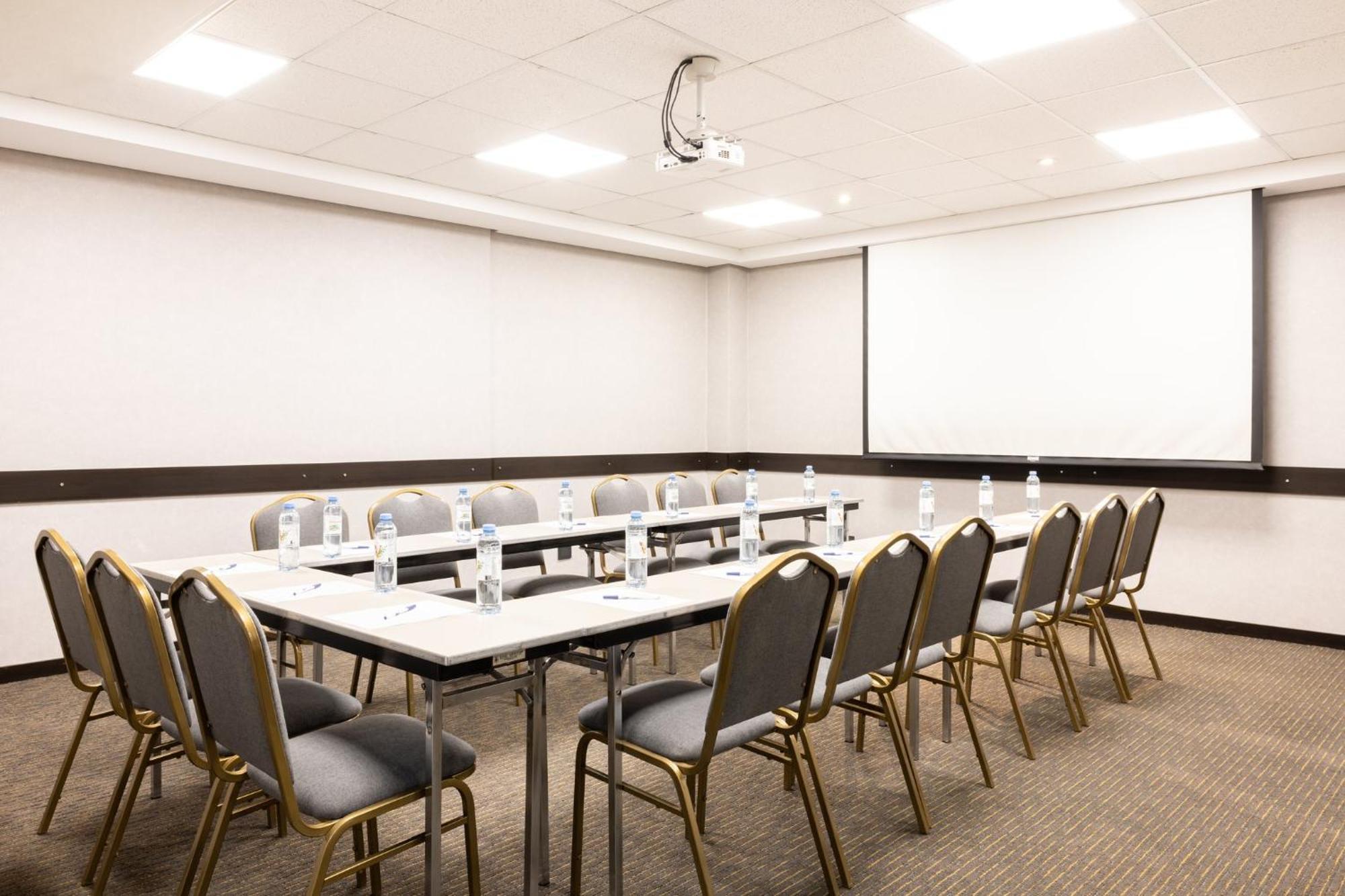 Express Puerto Madero By Ihg Hotel 4*
