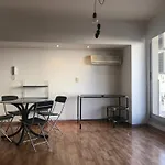 Amplio Ambiente Y Medio Luminoso C Pileta En El Edificio Para 4 Personas Con Cama Doble Y Un Sillon Cama Tambien Doble