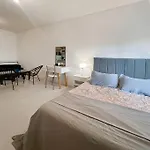 Estudio En Caballito: Comodidad Y Estilo- Lamas