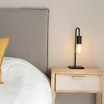 Laurel Beautiful And Cozy Studio