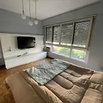 Stylish 3 Bedroom Family Apt In Palermo