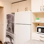 Private Room In A Huge Multicultural Apartment