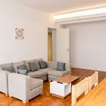 Private Room In A Huge Multicultural Apartment