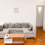Private Room In A Huge Multicultural Apartment